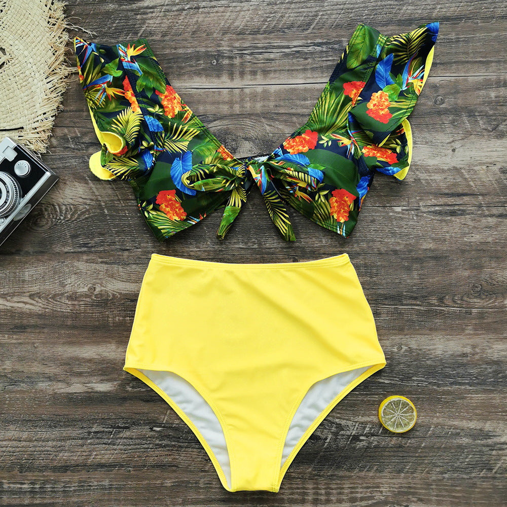 Dame bikini-sæt med voluminøse flæsedetaljer og fashionable cut-outs Stilla