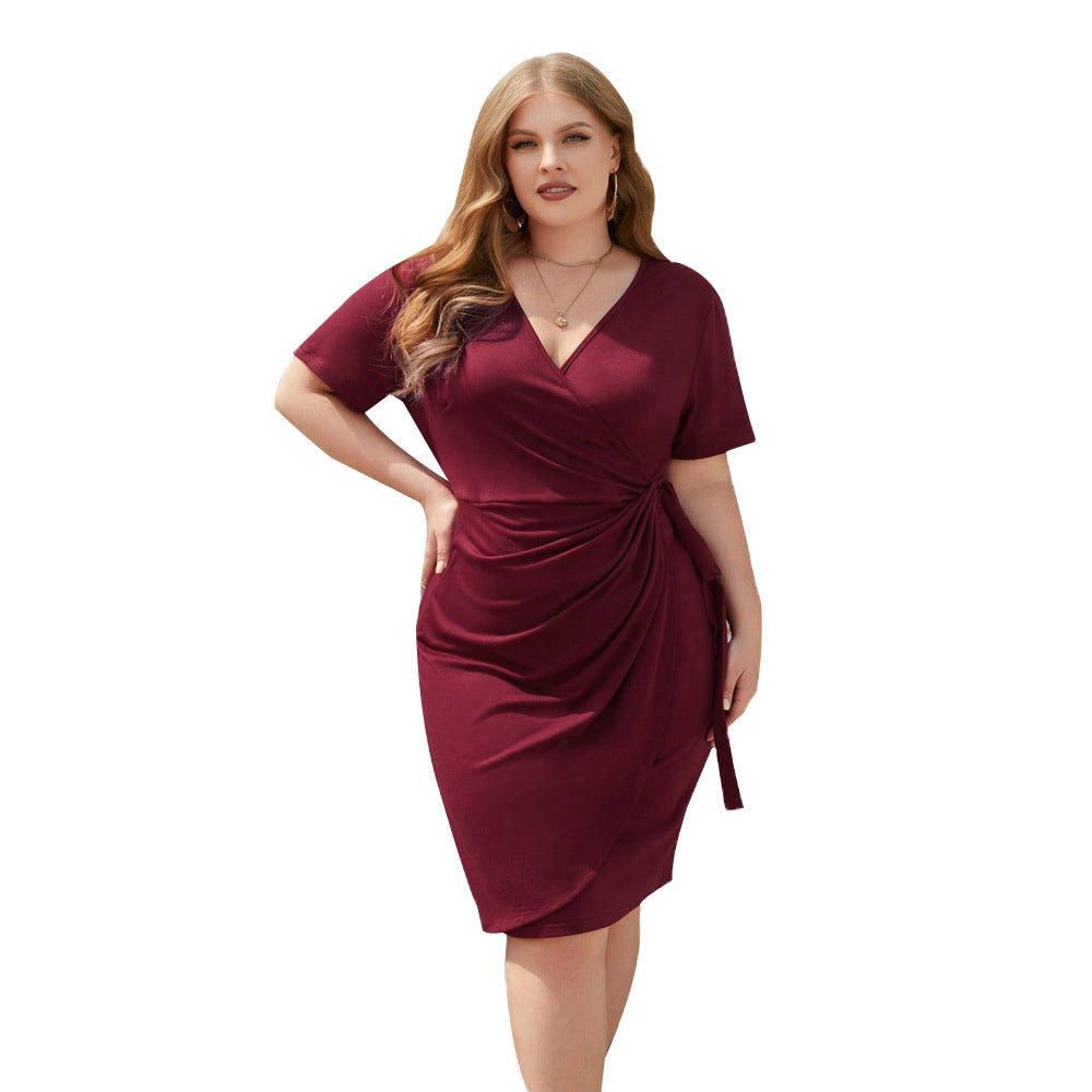 Dame Wrap-kjole med elegant ruffle-detalje og dyb V-hals Stilla