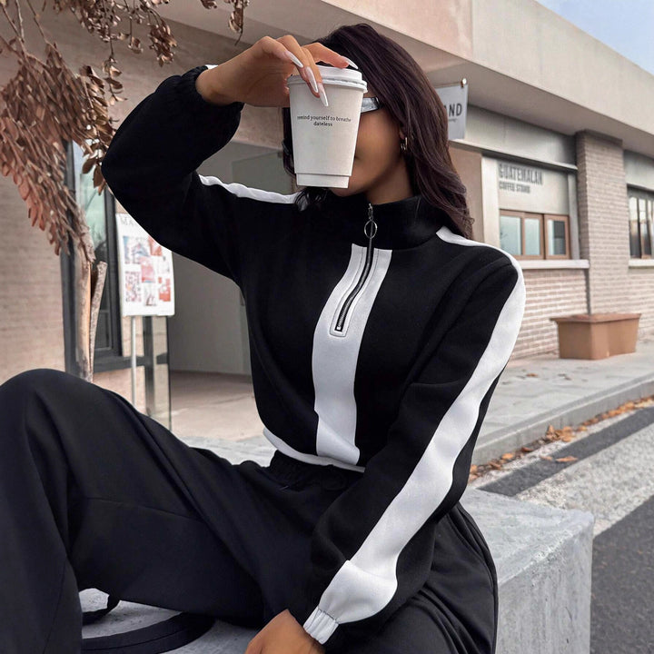 Kvinders sporty loungewear sæt med halvvide og elegante kontraststriber Skovae