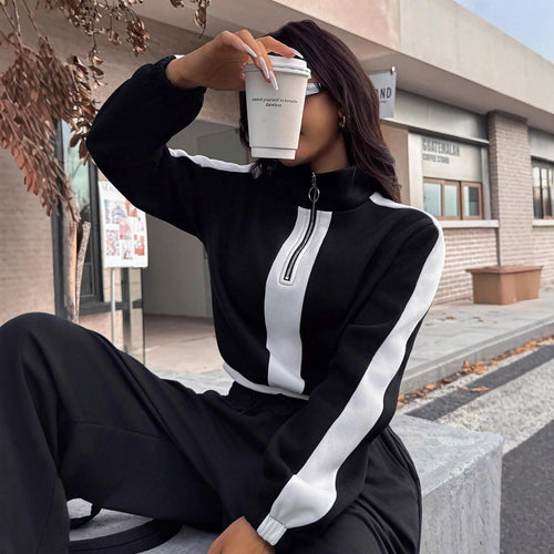 Kvinders sporty loungewear sæt med halvvide og elegante kontraststriber Skovae