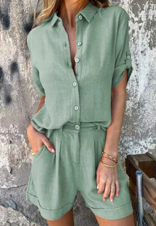 Dame Kort jumpsuit med elegant skjortekrave og taljebælte Skovae