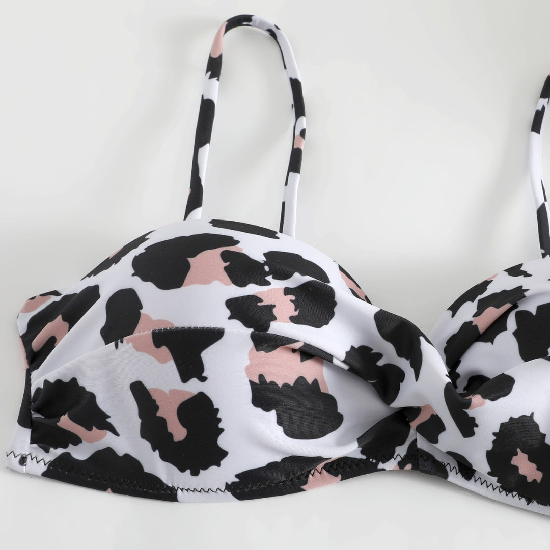 Dame bikini-sæt med moderigtig leopardmønster og højt skåret trusse Stilla