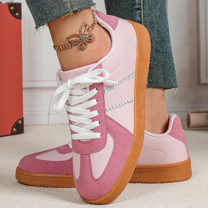 Dame komfortable livsstil sneakers med detaljeret overfladestruktur Stilla