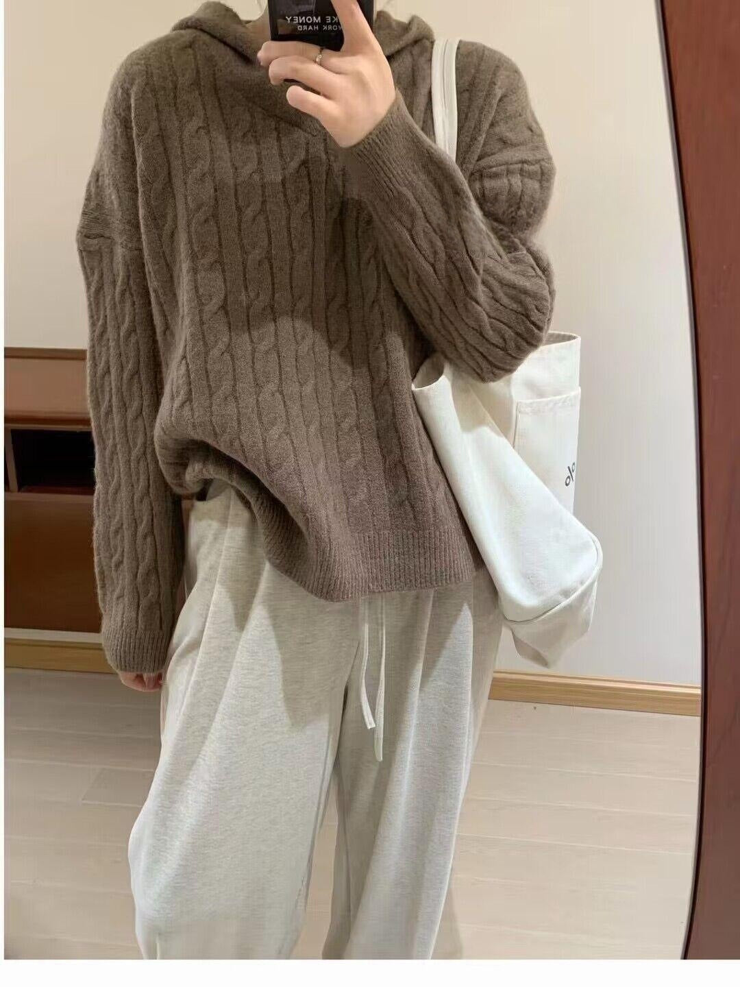 Dame chunky strikket sweater med hætte og strukturerede ribdetaljer Stilla