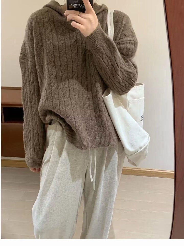 Dame chunky strikket sweater med hætte og strukturerede ribdetaljer Stilla