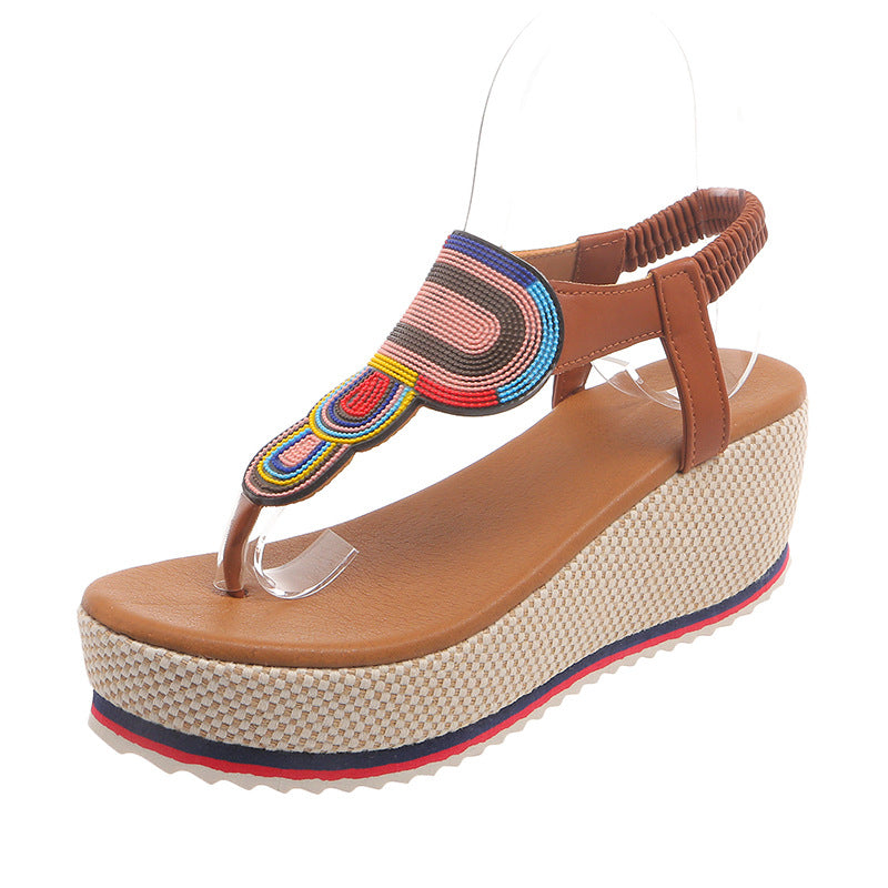 Dame Wedge-Tåsplit-sandaler med farverigt applikationsdesign og ergonomisk fodseng Stilla