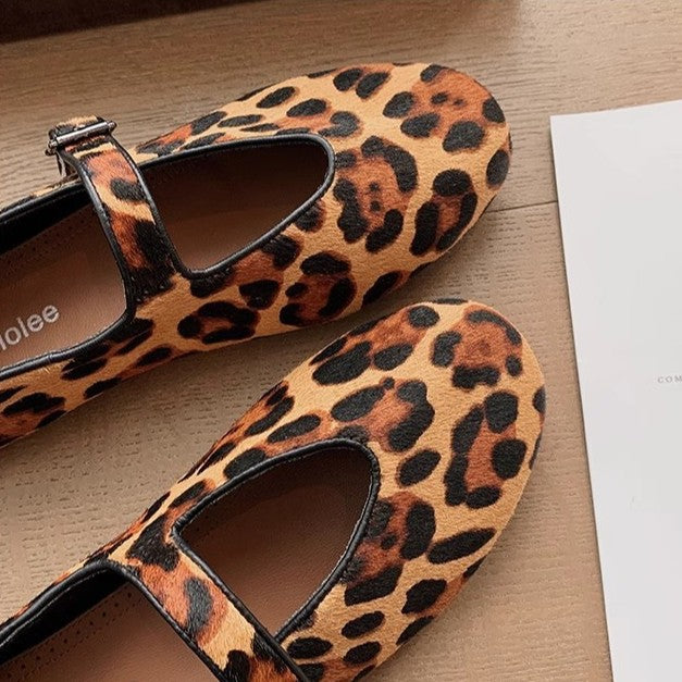 Dame ballerinaer med moderne leopardmønster og flot rem Stilla