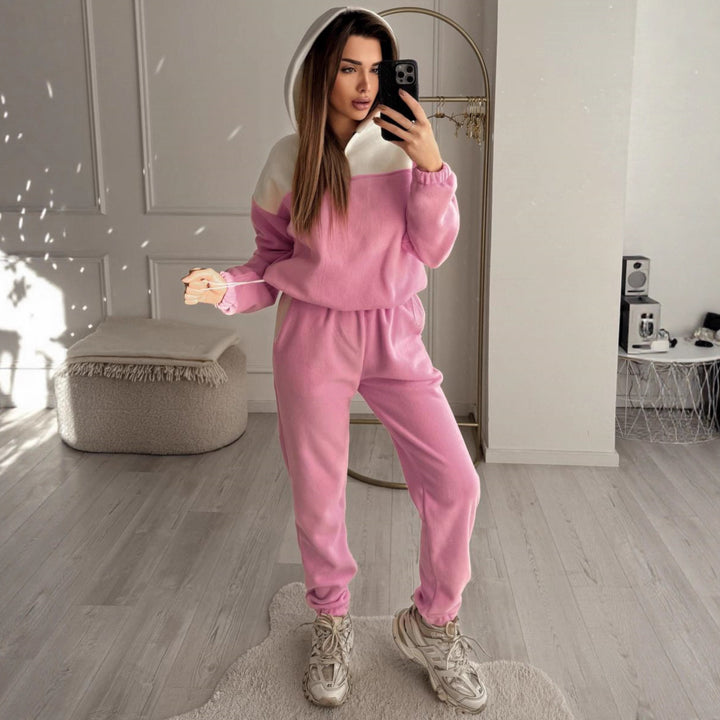 Kvinders afslappede fleece sports outfit med hætte og moderne pasform Skovae