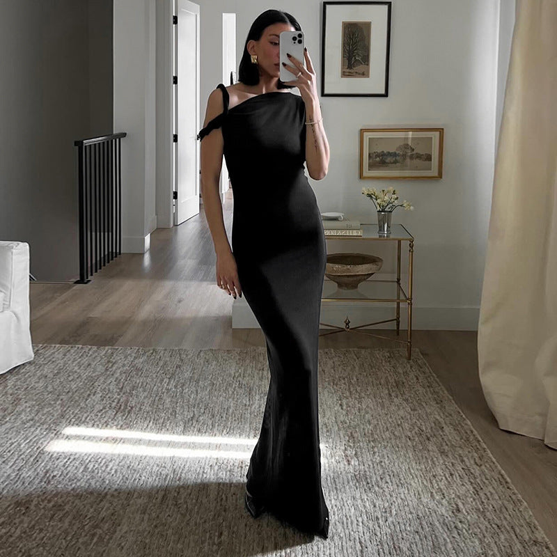 Femme Elegante En-Skulder Maxi Kjole med Draperet Detalje Stilla