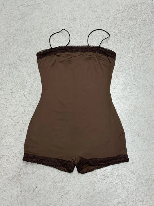 Damen ärmelloses Unterkleid mit Spitzenbordüre Skovae
