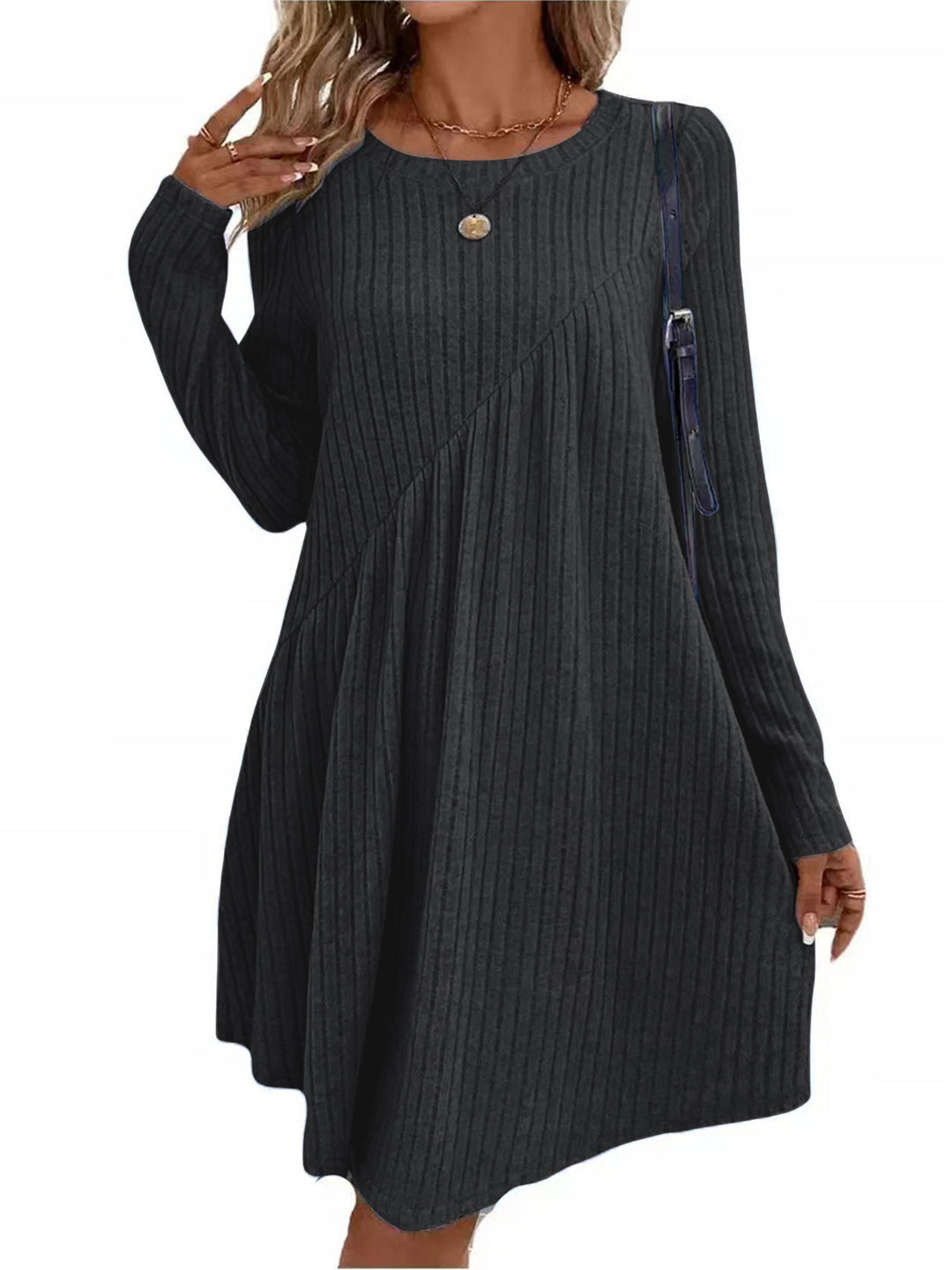 Dame longsleeve kjole med asymmetrisk snit og ribstruktur Stilla