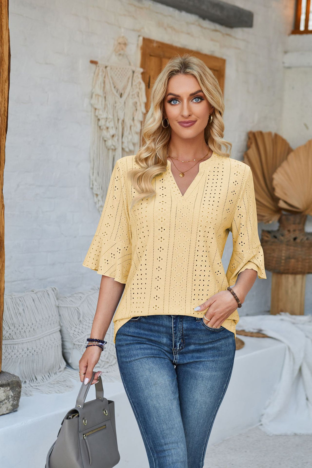 Damebluse med elegant hulsyning Stilla