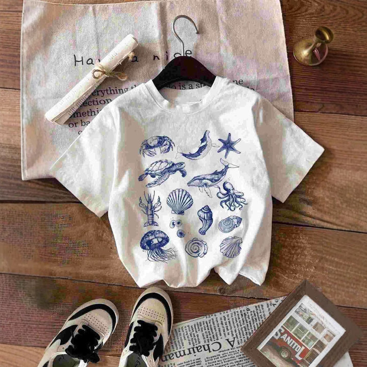 Dame T-Shirt med maritimt motiv og kreativ grafik Skovae