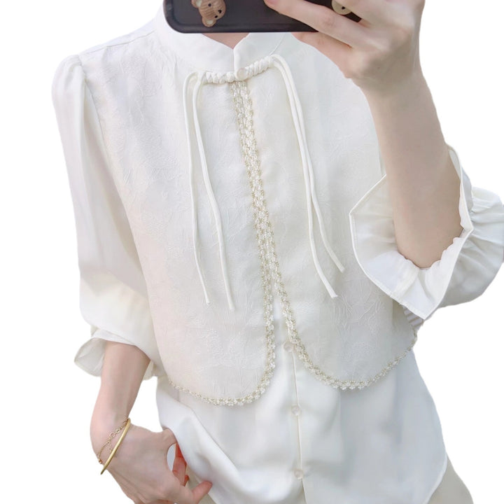 Dame Elegant Bluse med kunstnerisk Perleudsmykning og romantisk Rødsøm Stilla