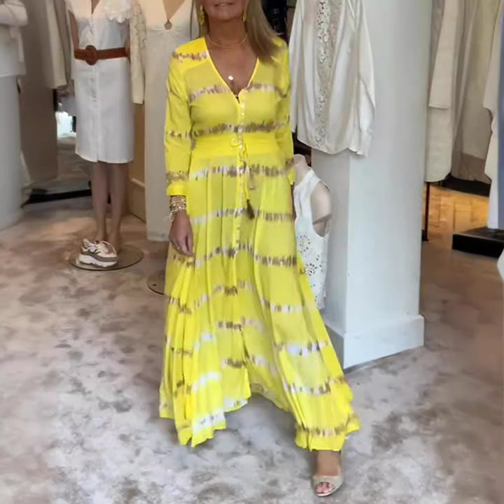 Dame nan flydende Maxikjole med V-udskæring, gennemgående knapliste, taljerende kvastbånd og plisseret nederdel Skovae