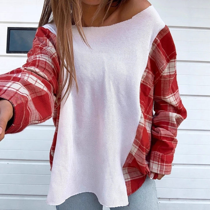 Dame nan Oversize Langærmet T-shirt i materialemix med struktureret vaffelstrik-front og ternet ærmedel. Skovae