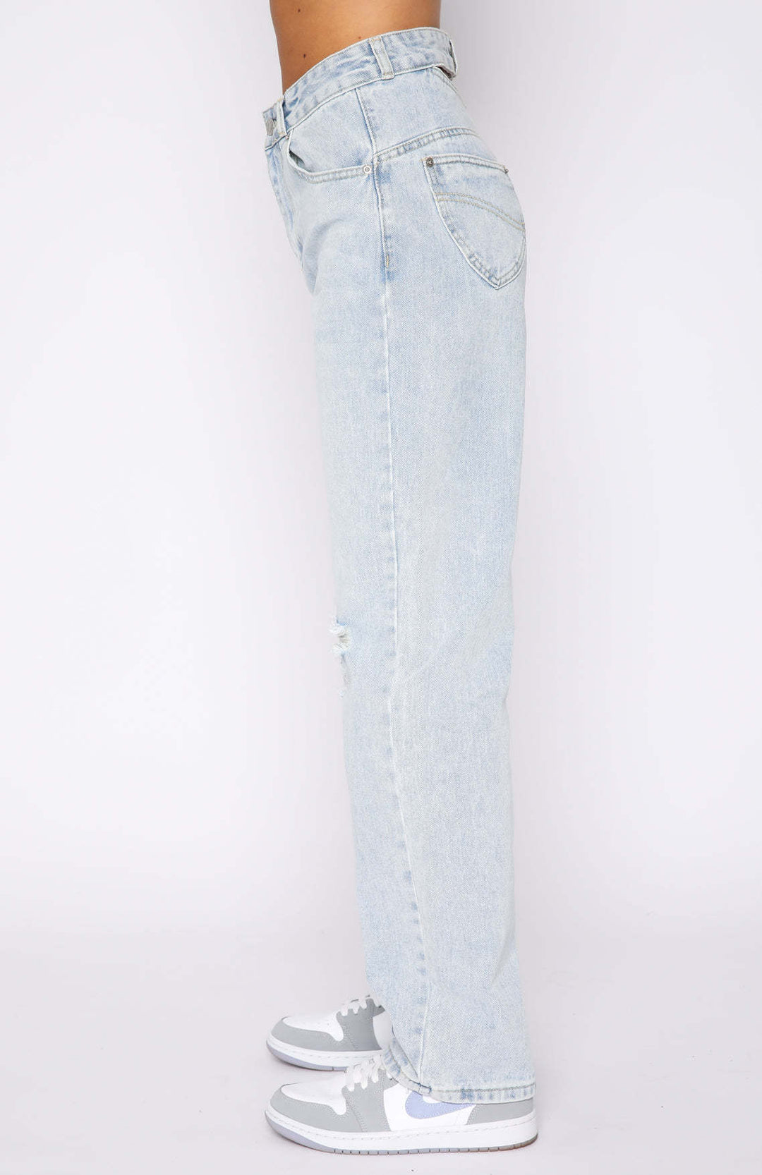 Damer Mom Jeans med raffinerede distressed-detaljer og høj talje Stilla