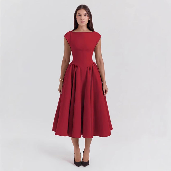 Dame cocktailkjole med elegant A-linje silhuet og rynket skirt Stilla