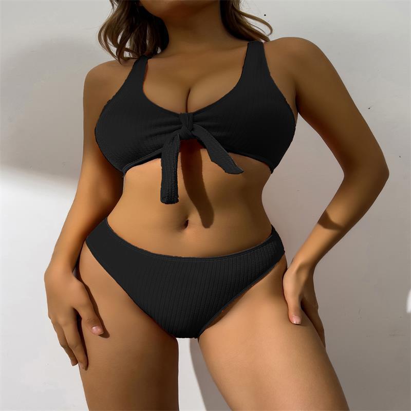Dame badedragt i stilfuldt crop-top design med knudedetalje Skovae