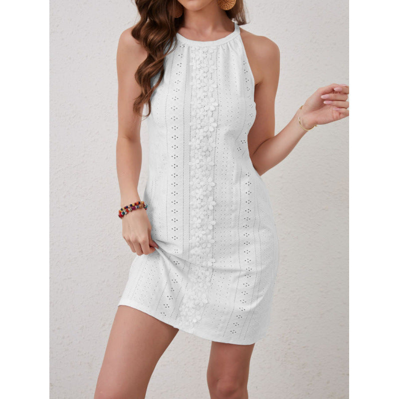 Dame sommerkjole med elegant cut-out-design og floral broderi Skovae