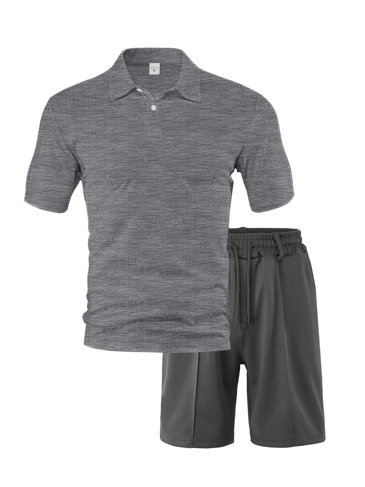 Herrer to-delt sommer-rejse-sæt med tekstureret kortærmet poloshirt og funktionelle mesh-shorts Skovae