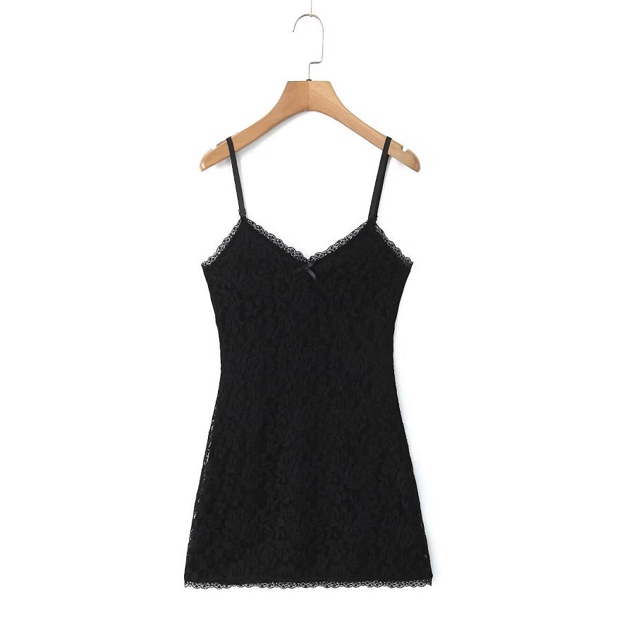 Dame blonde chemise med justerbare spaghetti stropper og elegant blonde kant Stilla