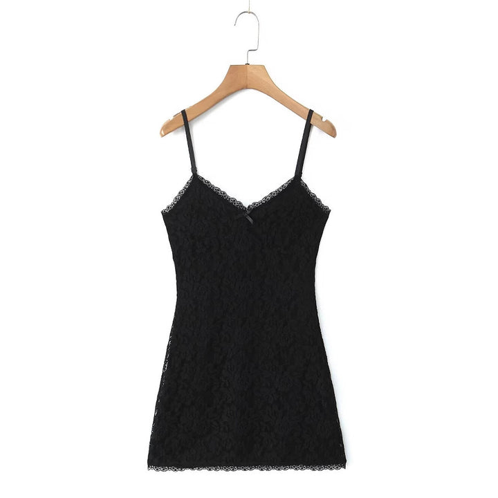 Dame blonde chemise med justerbare spaghetti stropper og elegant blonde kant Stilla