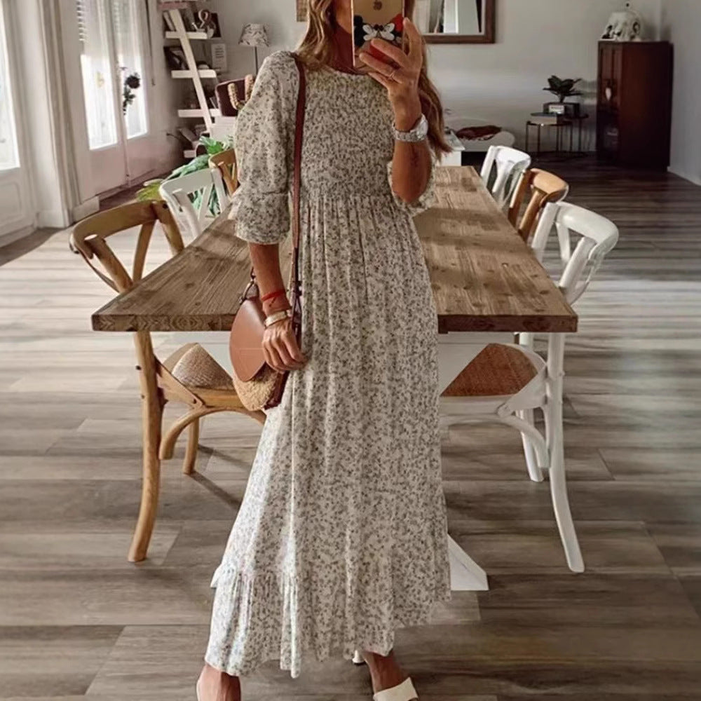 Damer nan lockerfaldende Babydoll-midikjole med rynket underbust, overlappende trekvartærmer og fint blomsterprint Skovae