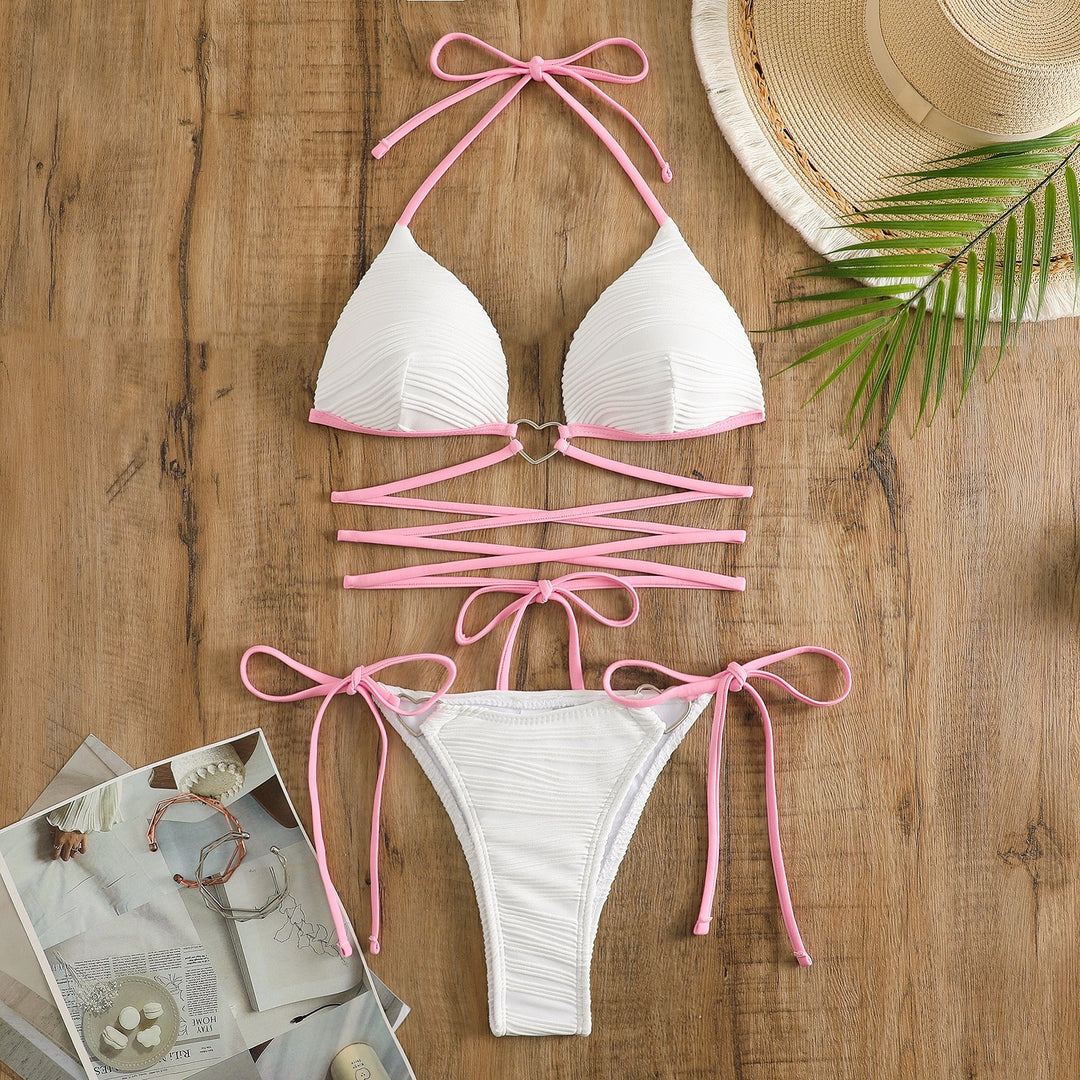 Dame triangel-bikini med stilfulde snøre detaljer og hjerteformede accenter Stilla