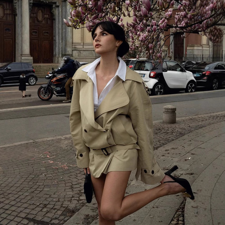 Dame mode Trenchcoat-jakke med taljerbar bælte og elegant snit Stilla