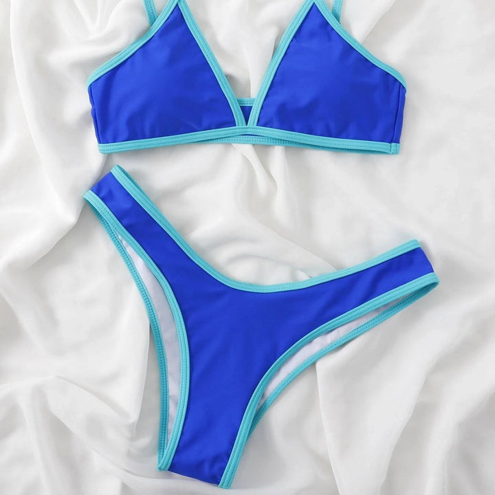 Dame triangel-bikini med kontrasterende detaljer Skovae