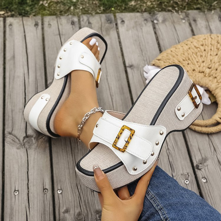 Dame Wedge-sandaler med stilfuld spænde og flettet design Stilla