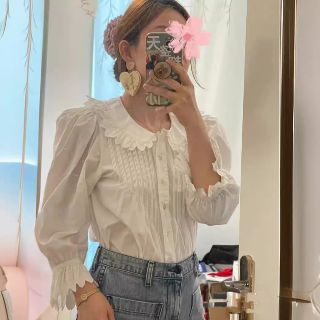 Damebluse med eksklusivt flæsedesign og elegante pufærmer Stilla