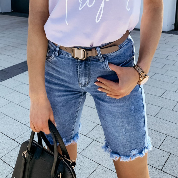 Dame Destroyed Denim-Shorts med frynsede sømme og sideliste Stilla