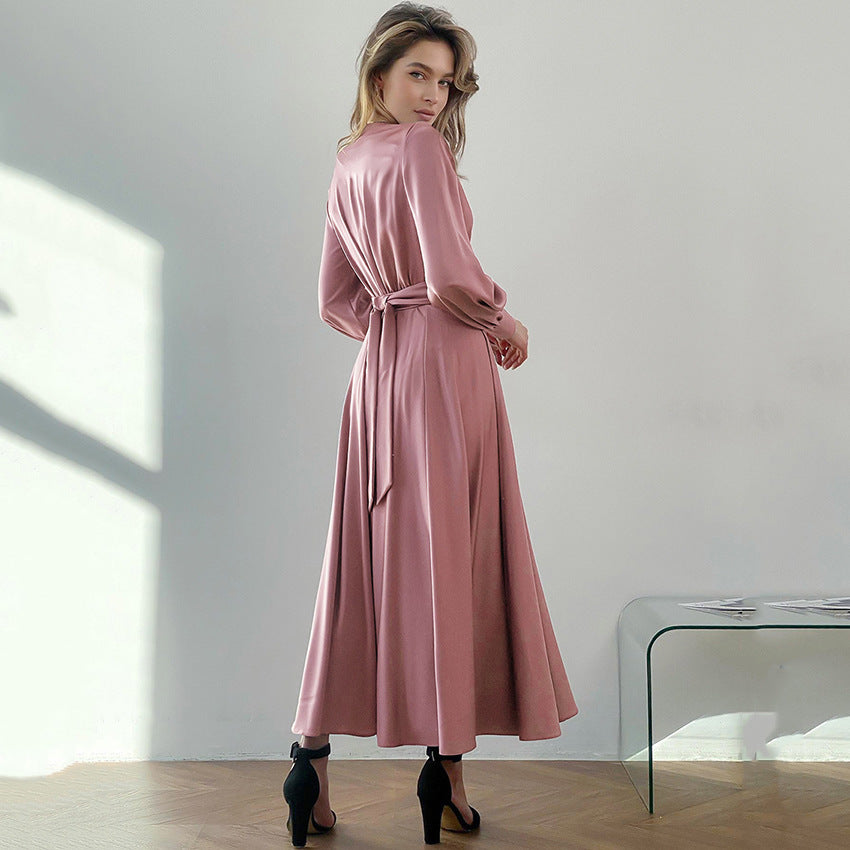 Dame maxikjole med elegant indpakningsdesign og voluminøse ærmer Stilla