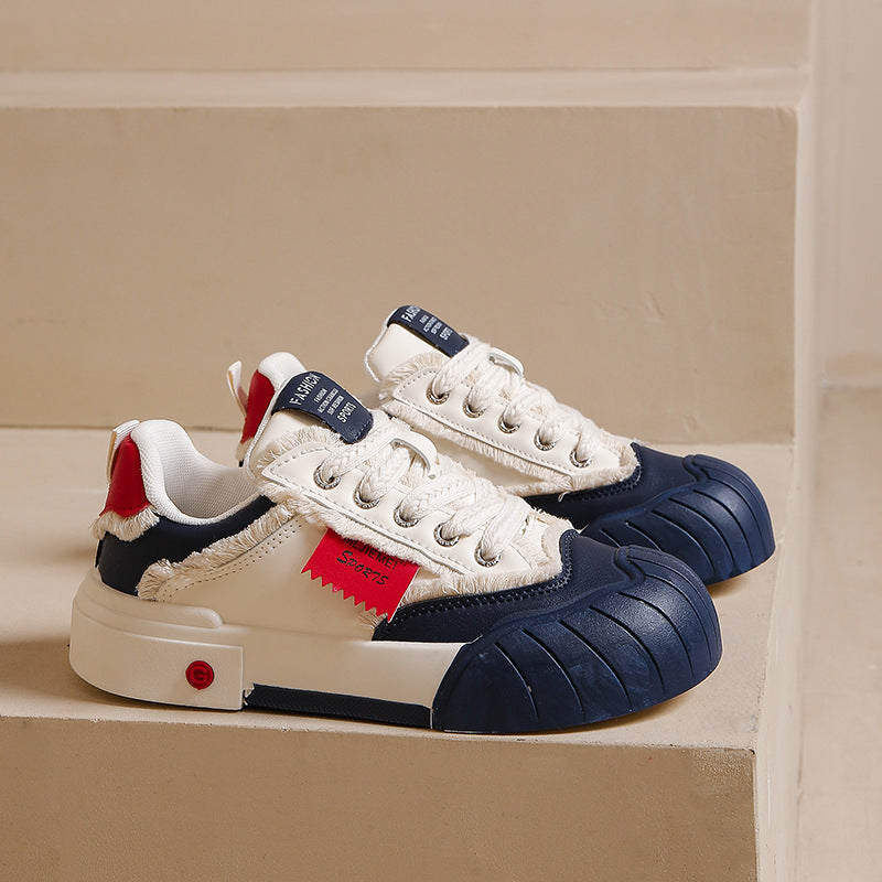 Dame sport sneakers i moderne retro-design med robust overdel og skridsikkert sål Stilla