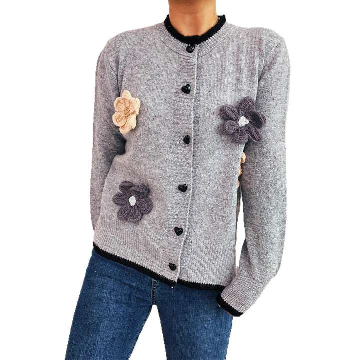 Dame cardigan med blomsterapplikationer og hjerteknapper Stilla