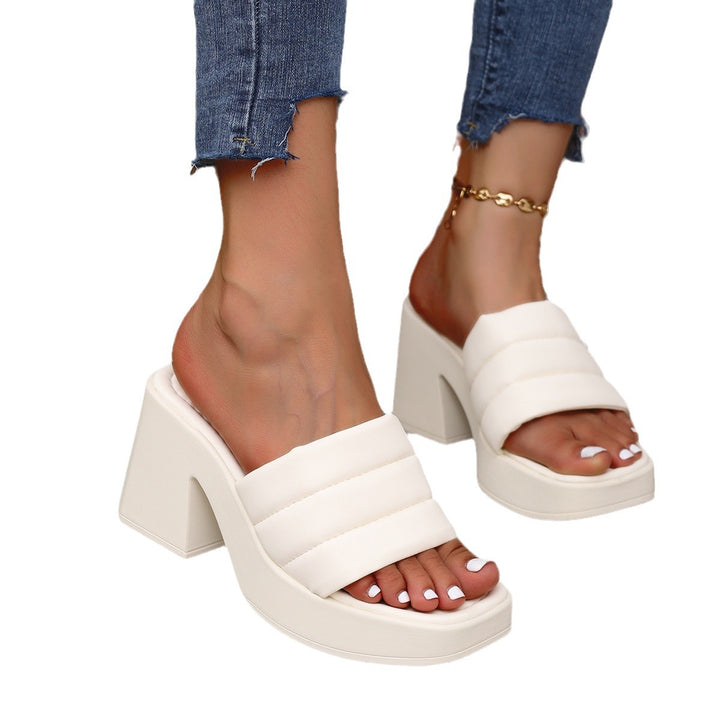 Dame platform sandaler med bred remdesign og moderigtig blokhæl Stilla