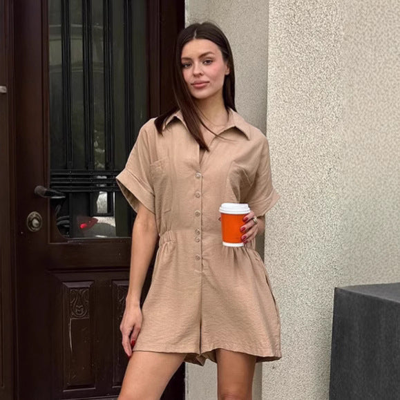 Dame kort overall med klassisk krave og praktisk lomme design Stilla