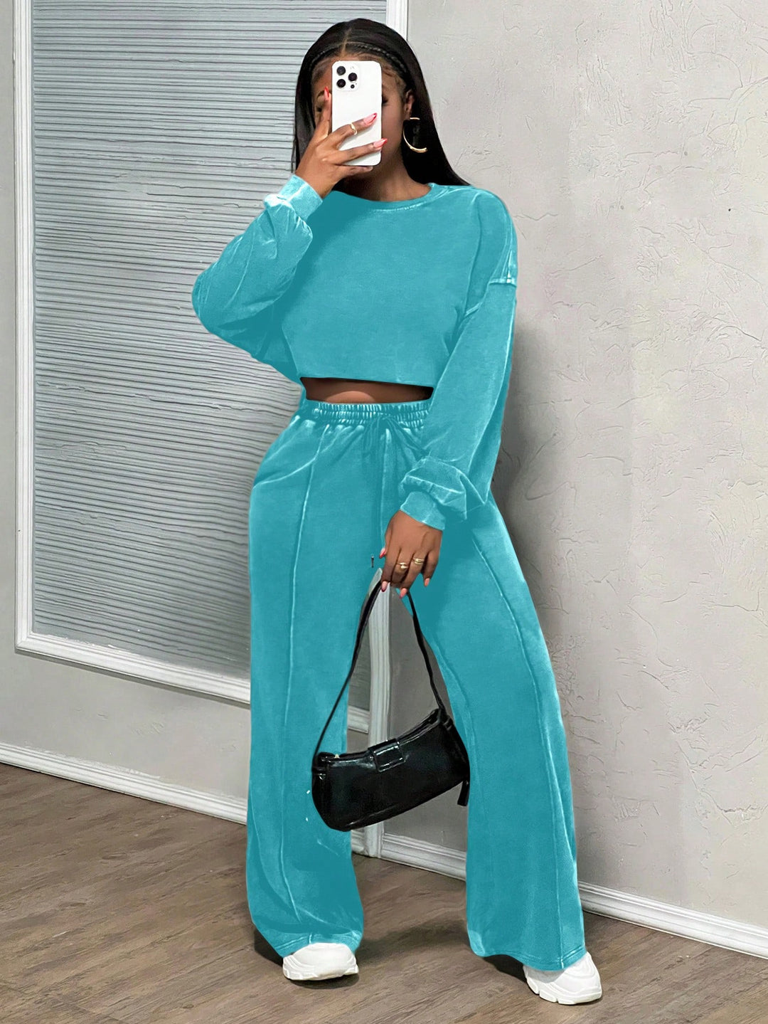 Kvindernes cropped loungewear sæt med brede benbukser og høj talje Skovae