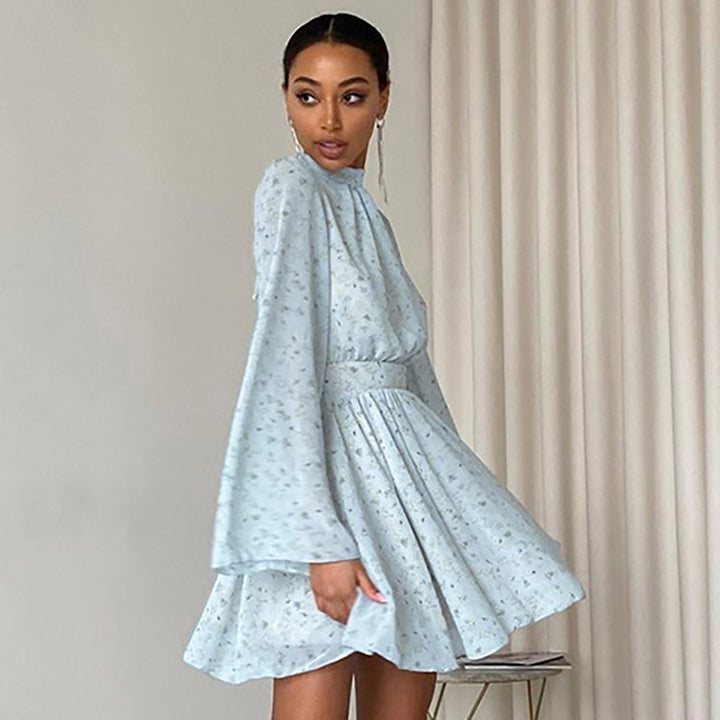 Damekjole med voluminøse ærmer og elegant drapering Stilla
