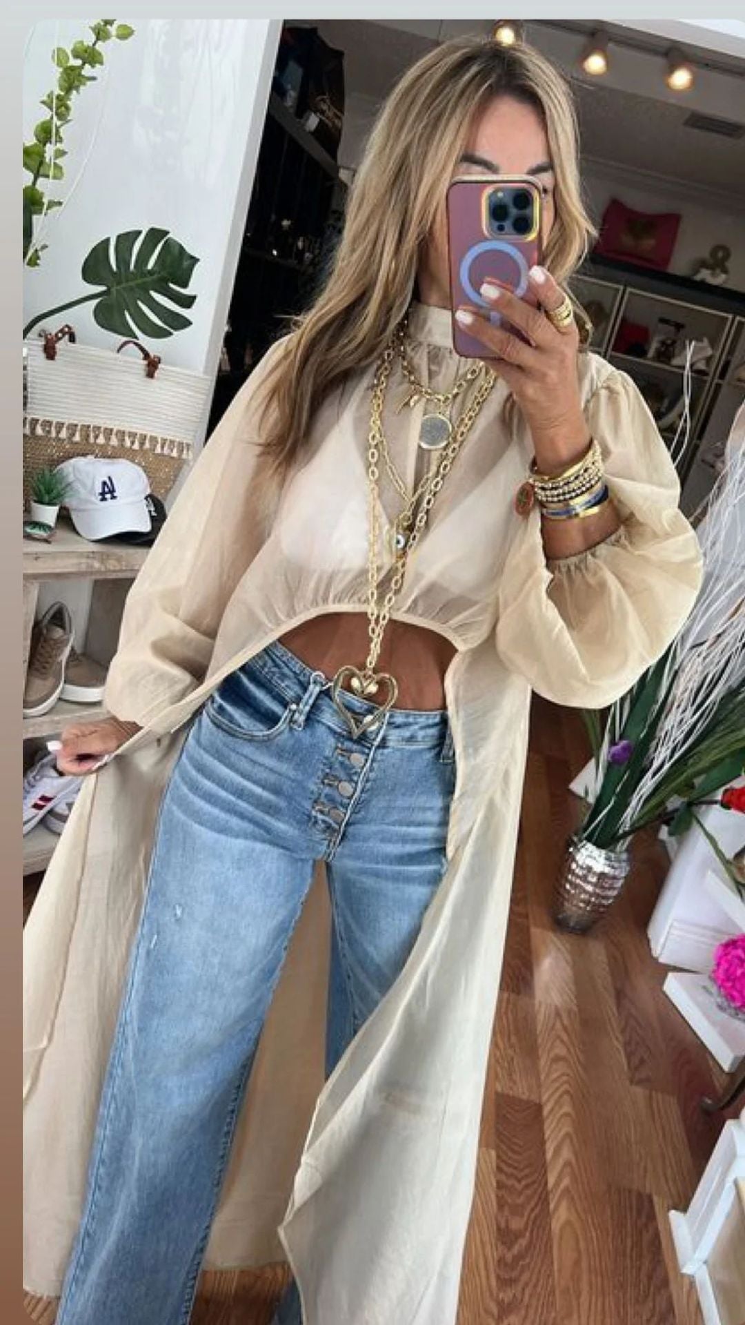 Dame transparent Longbluse med raffinerede pufærmer og elegant snit Stilla