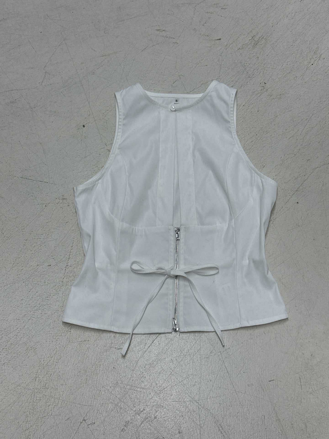 Dame Tailored Top med praktisk lynlås og elegant snøring Skovae