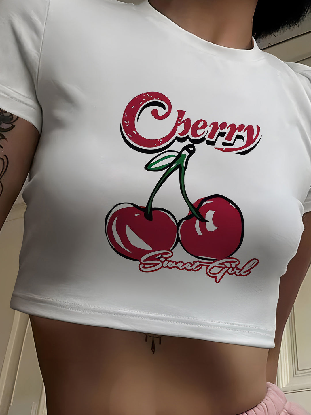 Dame Crop-T-Shirt med muntert kirsebærmotiv Skovae