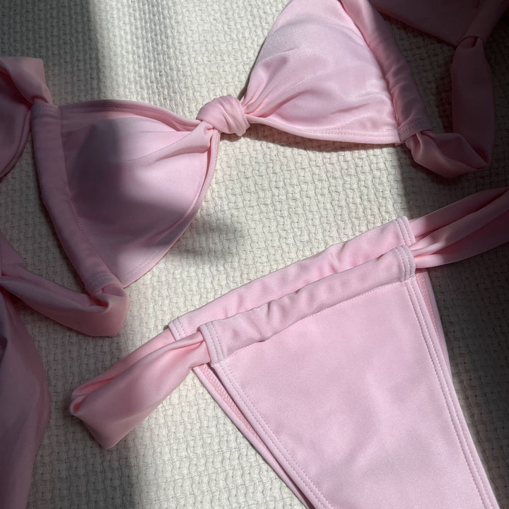 Dame bikini sæt med gennemført knudedetalje og justerbare stropper Stilla