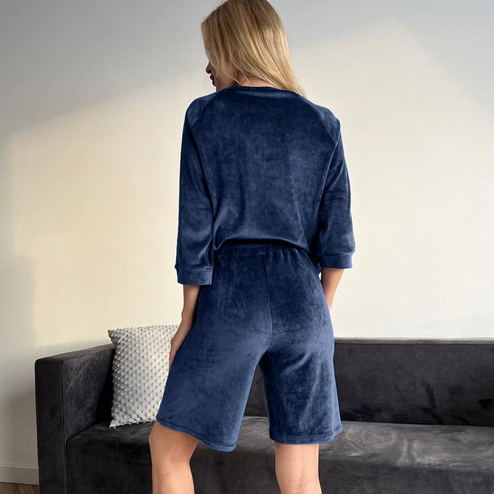 Damer komfortabelt pyjamasæt lavet af blødt velourstof med afslappet pasform Stilla