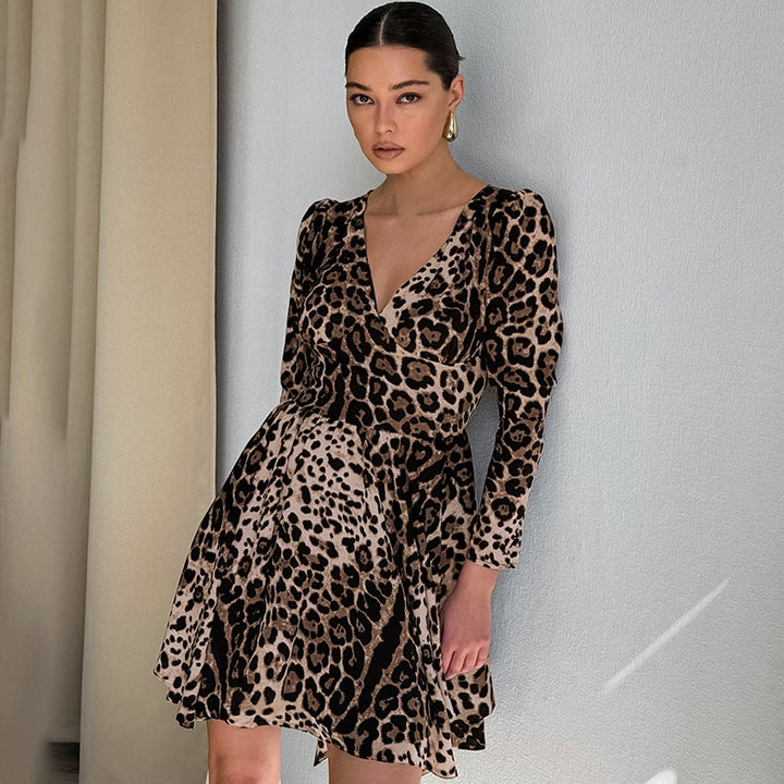 Dame minikjole med leopardmønster og voluminøse puffærmer Stilla