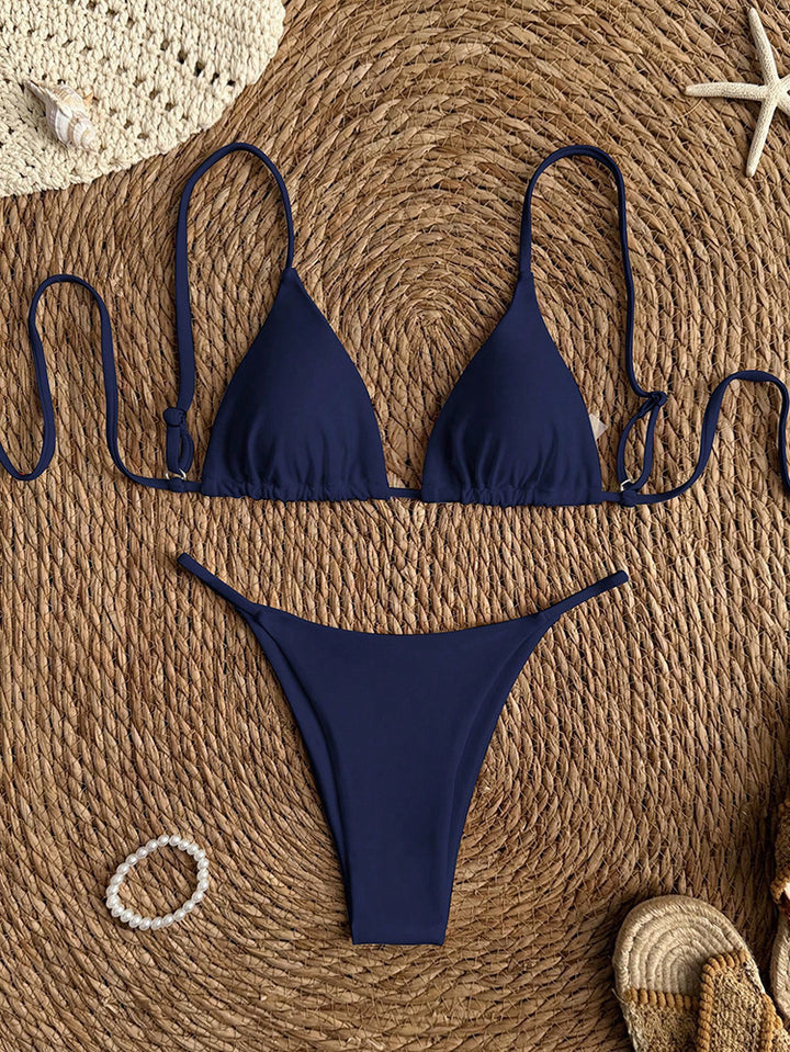 Dame trendy bikini med trekantet top og minimalistisk underdel Skovae