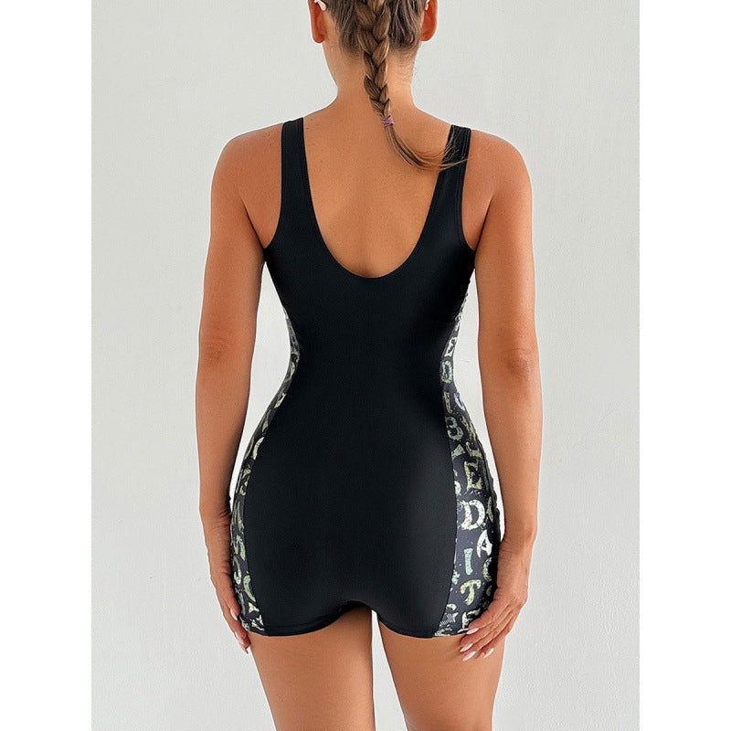 Dame Sporty enskik badeanstik med moderne grafisk design Skovae