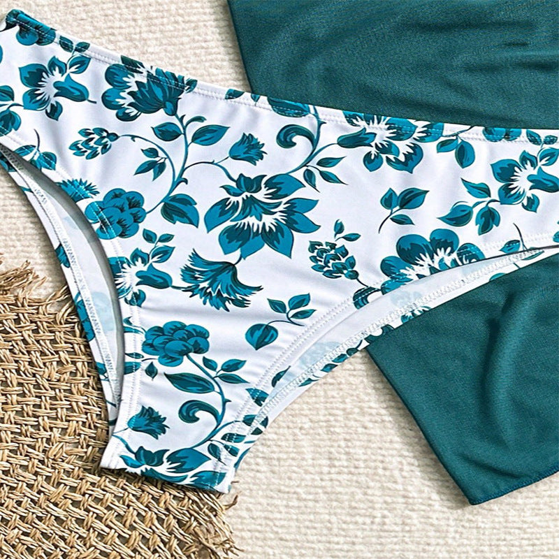 Dame triangel-bikini-sæt med blomstermønster og matchende omslagsskjørt Skovae